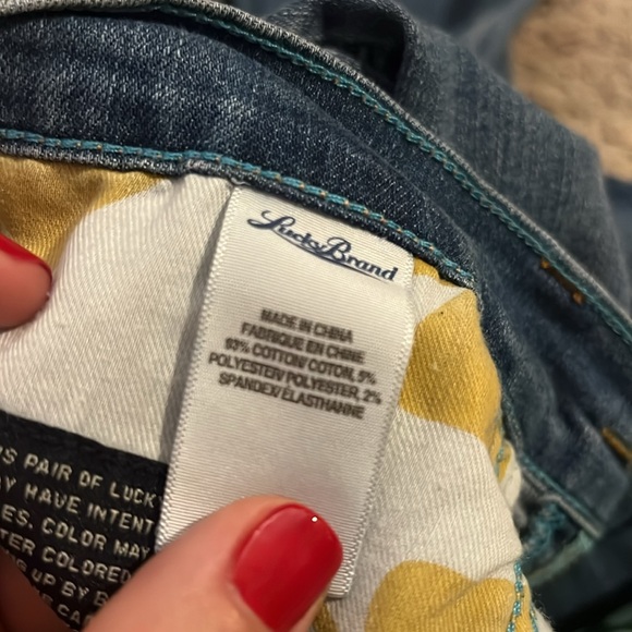 Lucky Capri Jeans - Picture 4 of 4